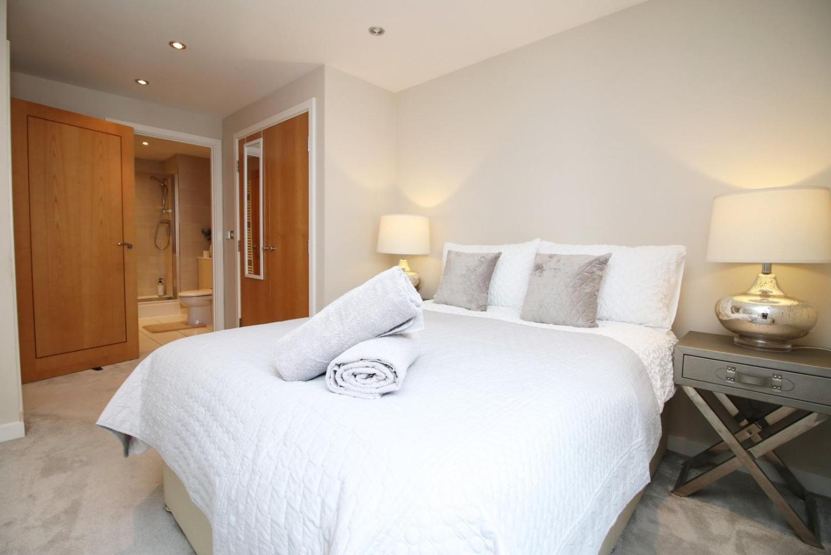 Perfect Getaway In Cardiff Marina Apartment Exterior photo