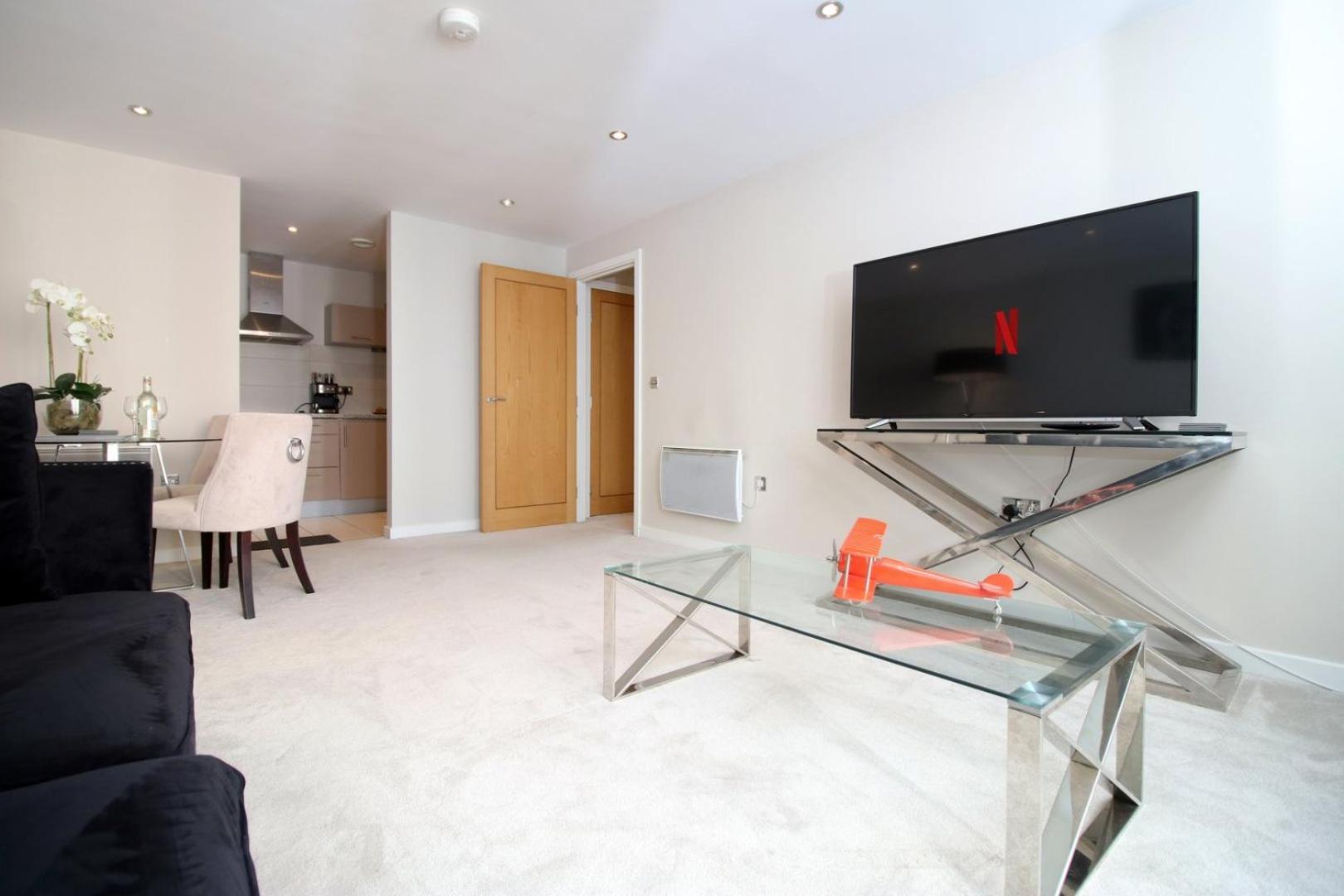 Perfect Getaway In Cardiff Marina Apartment Exterior photo